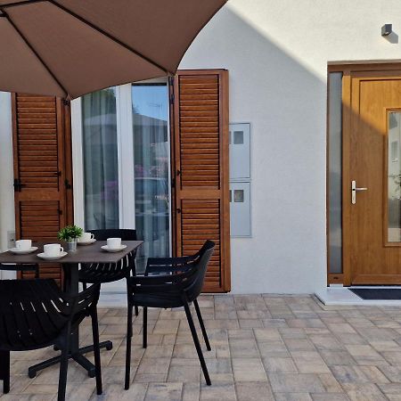 Apartments Miamare Primosten Exterior photo